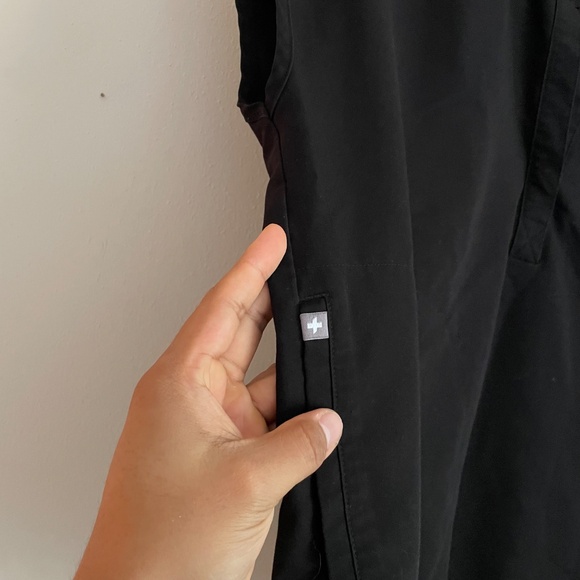 Figs Rafaela Oversized Top & Zamora Jogger Scrub Set - Picture 8 of 14